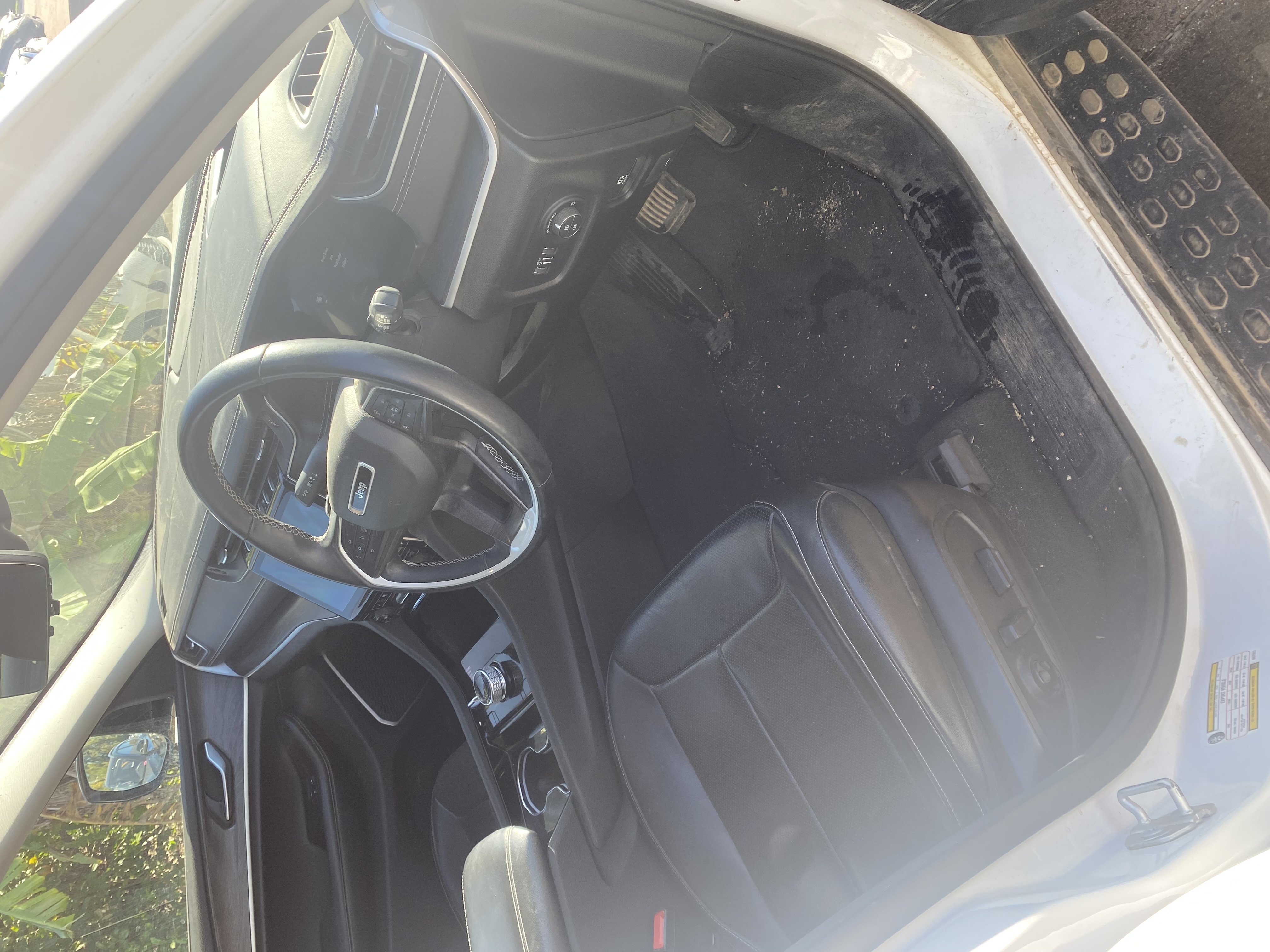 7 Seater Jeep Interior Detail BEFORE